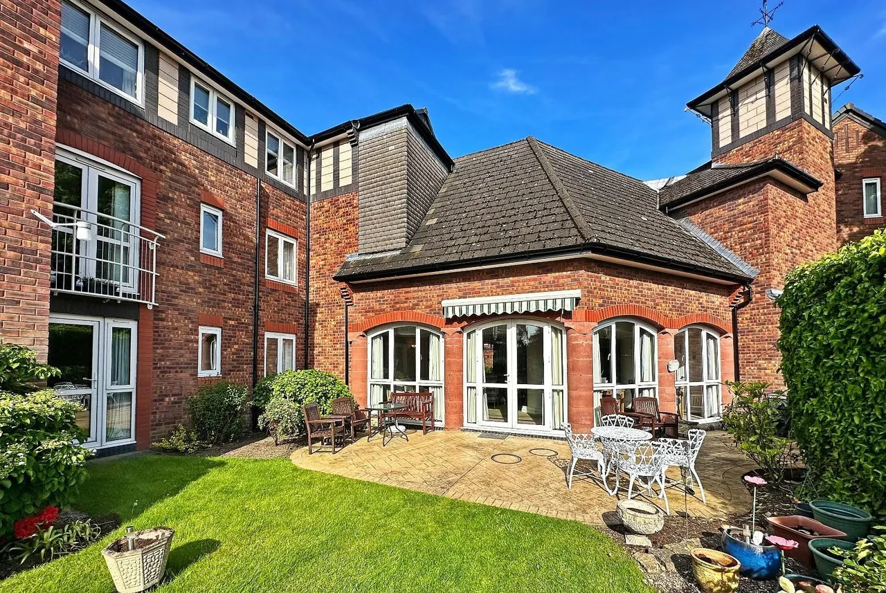 290 Park Road, Timperley, Cheshire WA15 6UB, photo 29