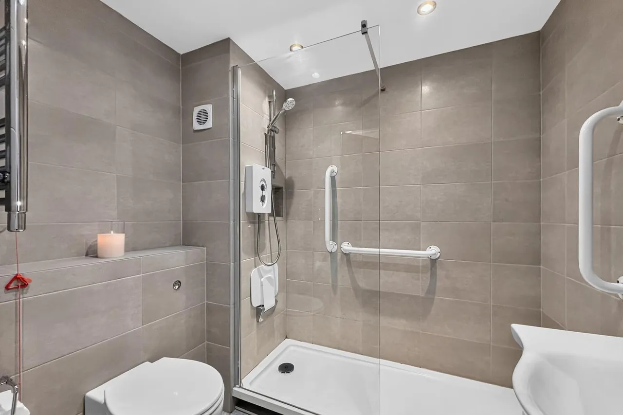 290 Park Road, Timperley, Cheshire WA15 6UB, photo 16