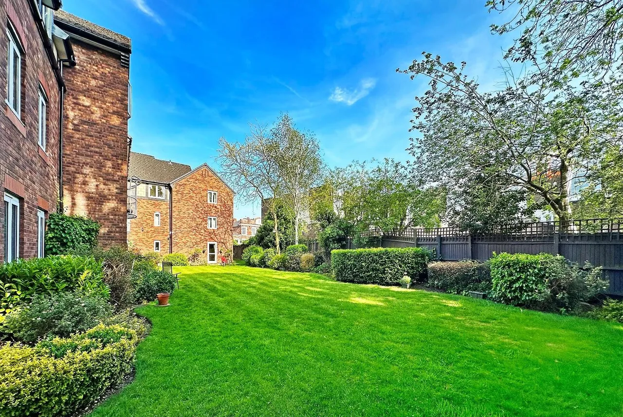 290 Park Road, Timperley, Cheshire WA15 6UB, photo 26