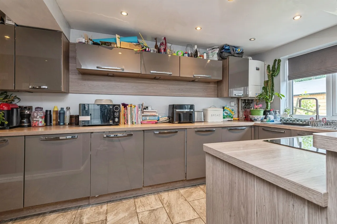 Grosvenor Avenue, Lepton, HD8, photo 5