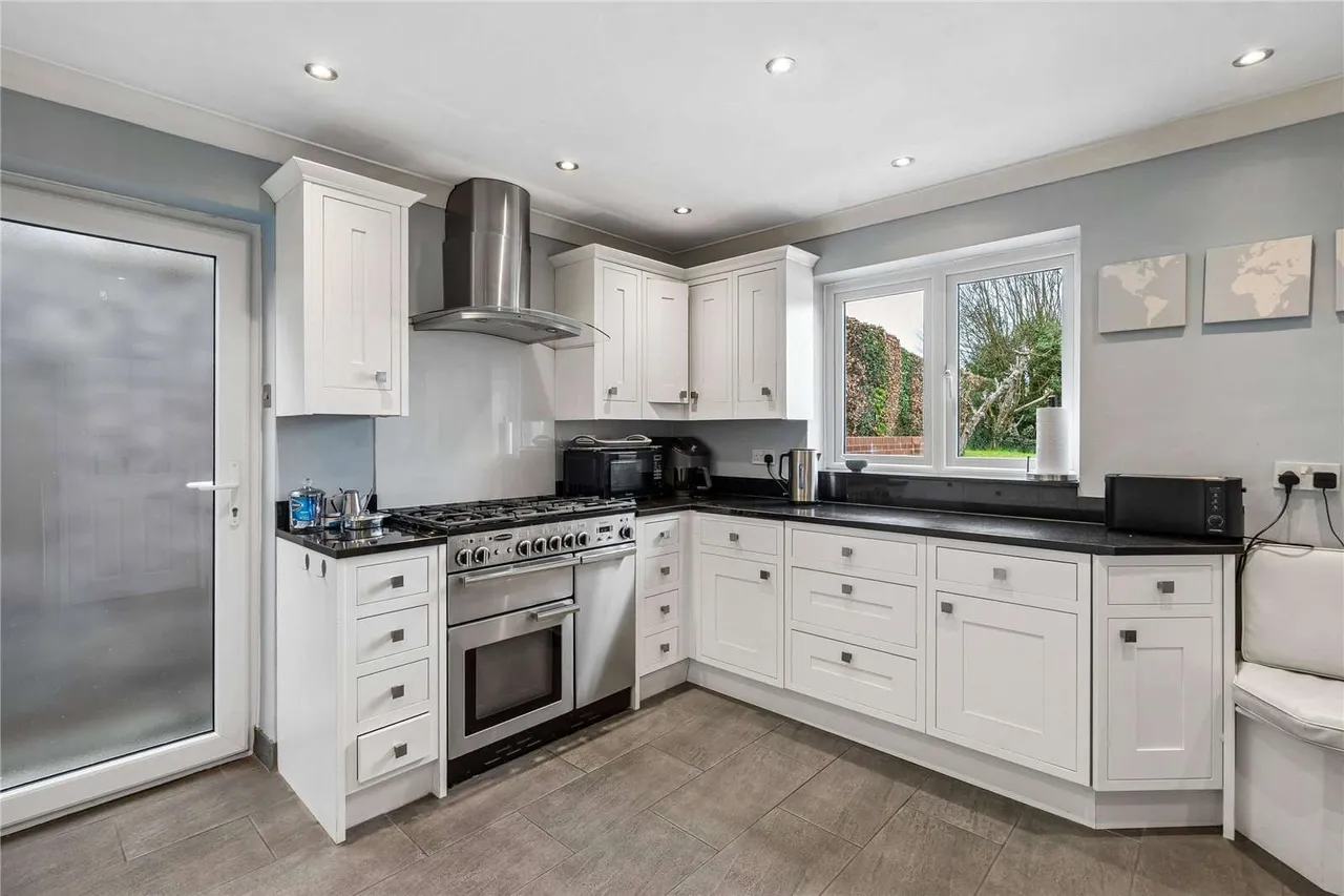 Whielden Lane, Winchmore Hill, Buckinghamshire, HP7 0NF, photo 6