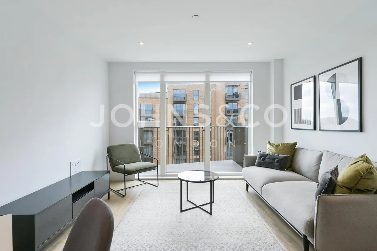 2 bed flat to rent, Horlicks Quarter, Slough, SL1