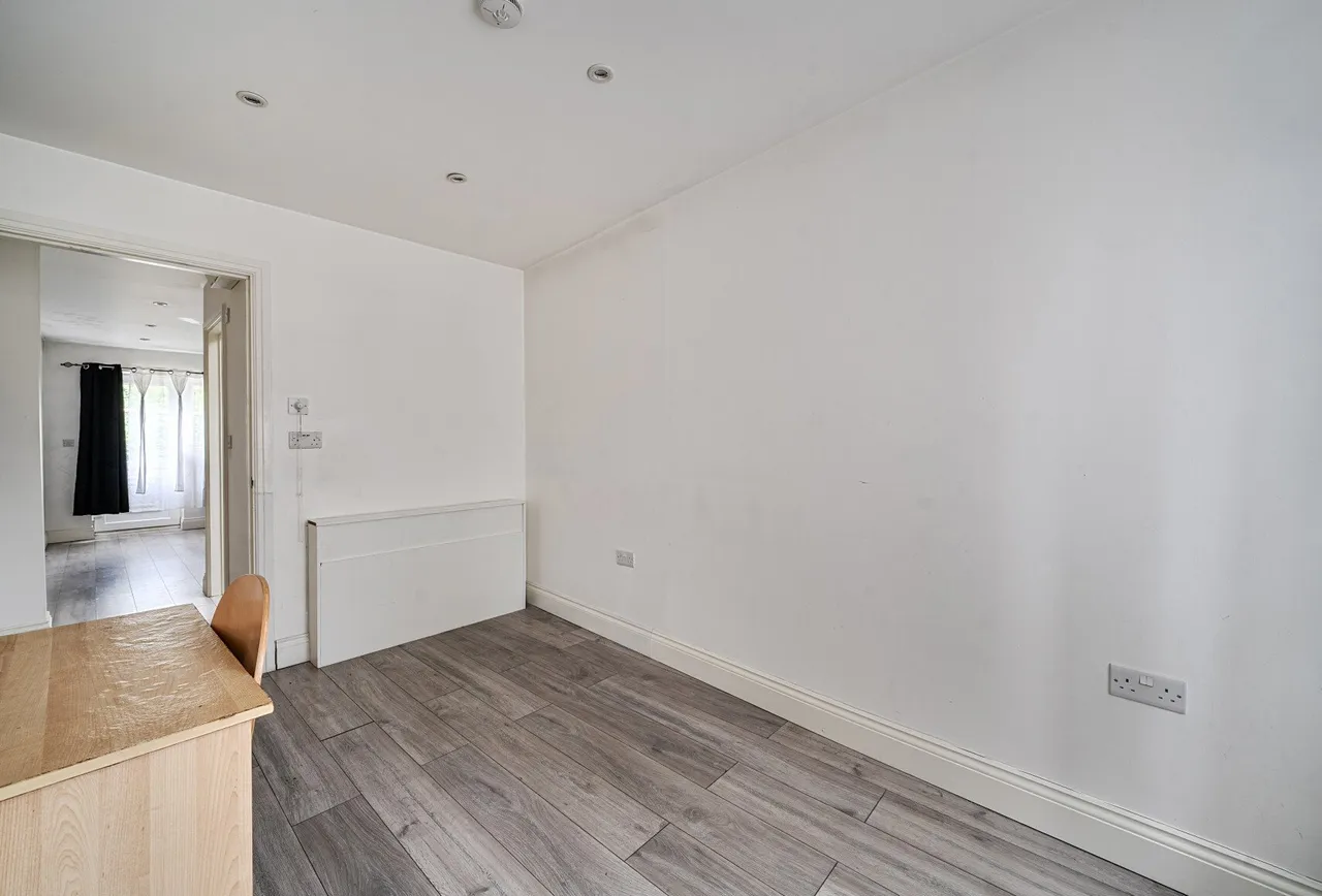 Lodore Gardens, Kingsbury, NW9 0DN, photo 5