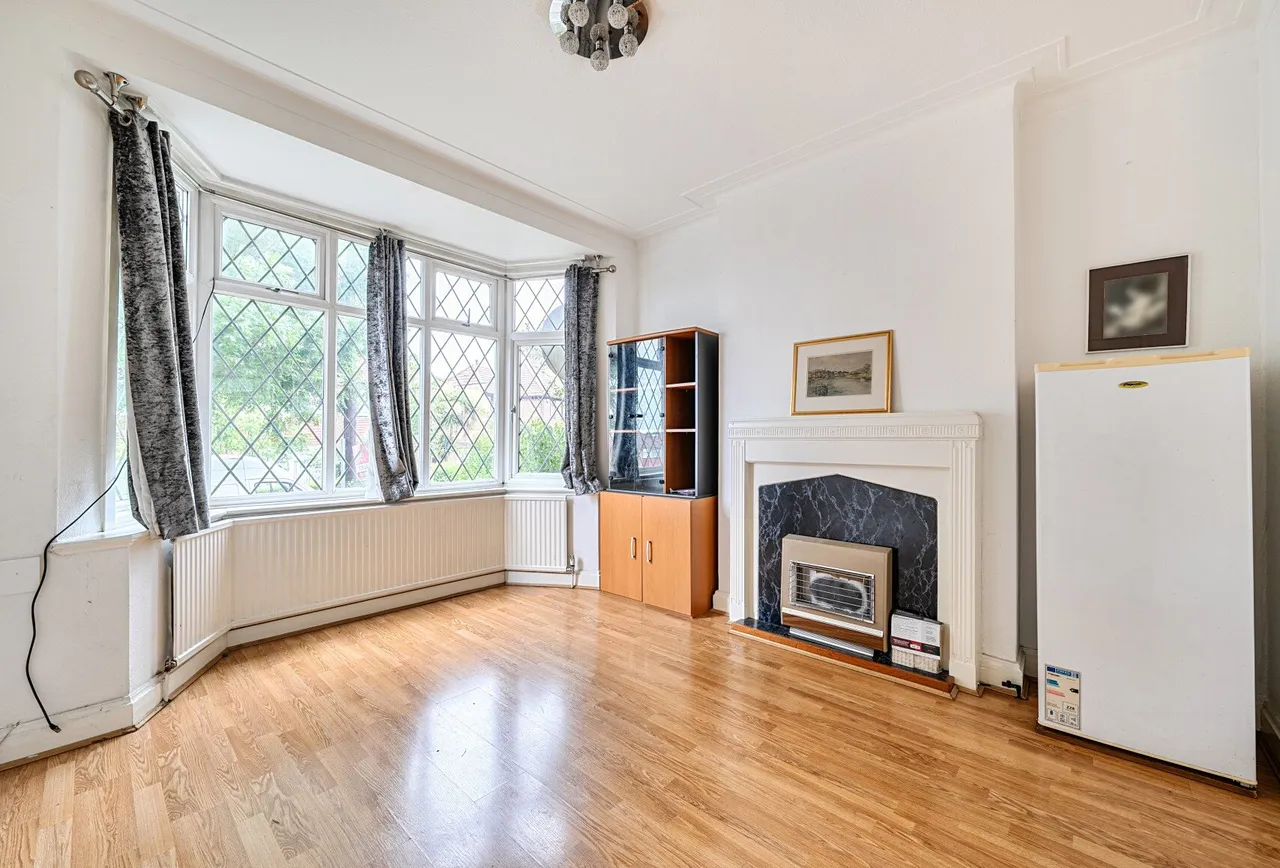 Lodore Gardens, Kingsbury, NW9 0DN, photo 3