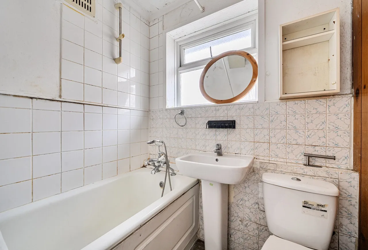 Lodore Gardens, Kingsbury, NW9 0DN, photo 12