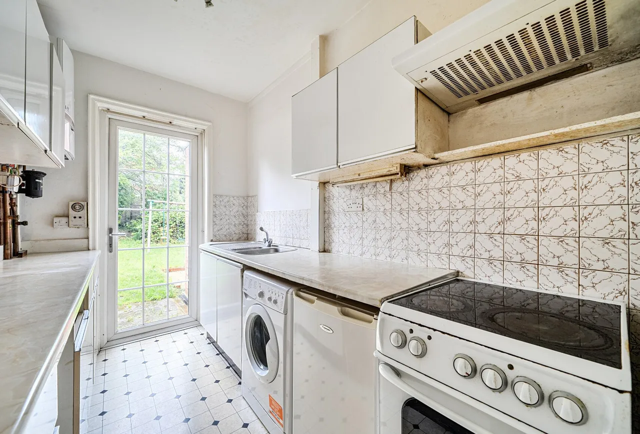 Lodore Gardens, Kingsbury, NW9 0DN, photo 4