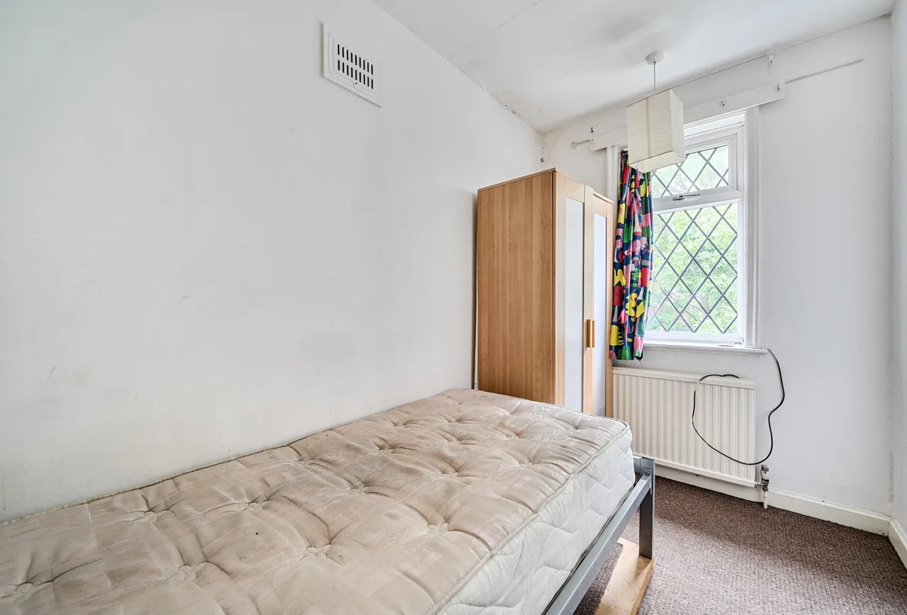Lodore Gardens, Kingsbury, NW9 0DN, photo 11