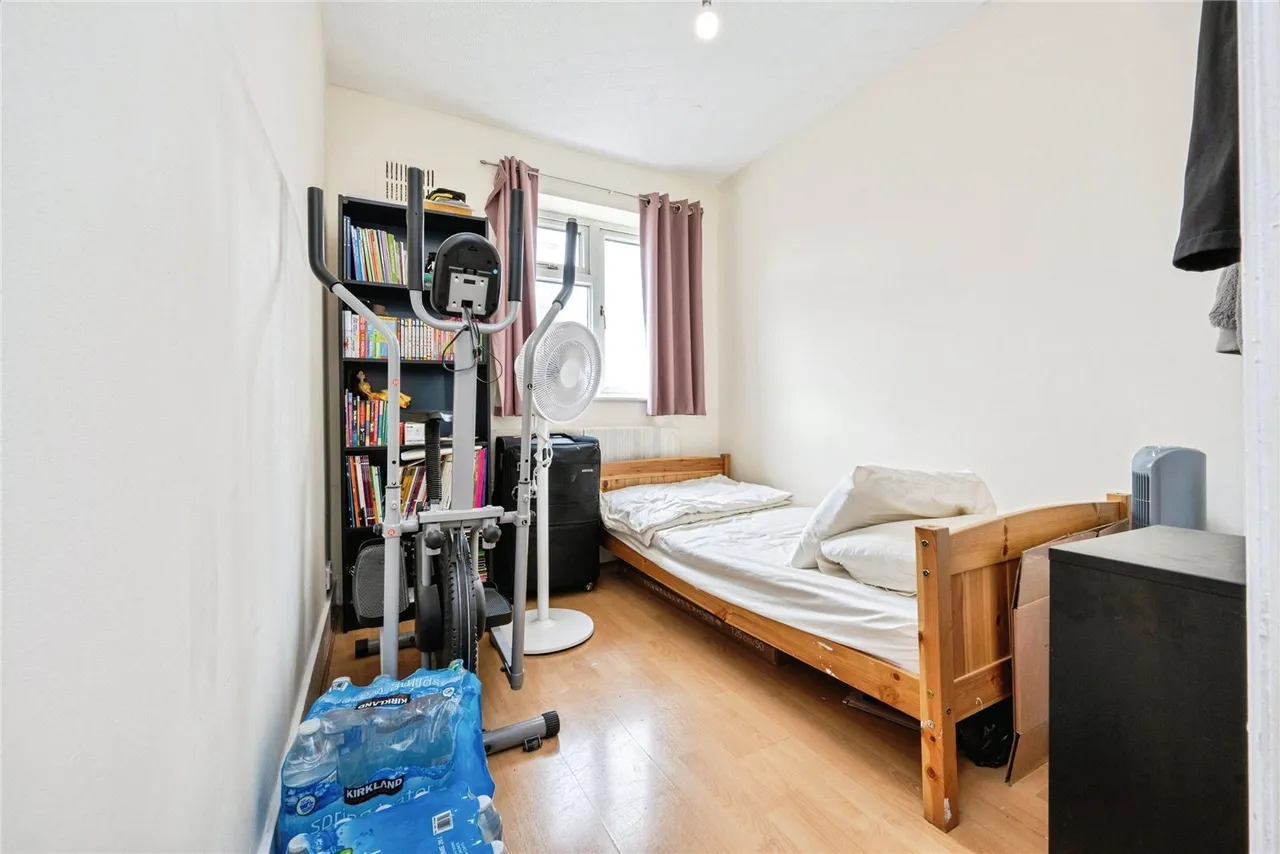 Connaught Road, Luton, Bedfordshire, LU4, photo 12