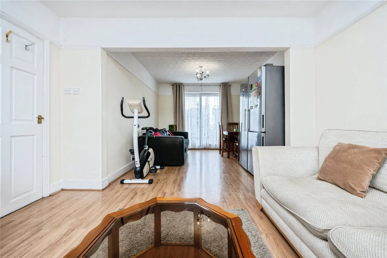 Connaught Road, Luton, Bedfordshire, LU4, photo 6