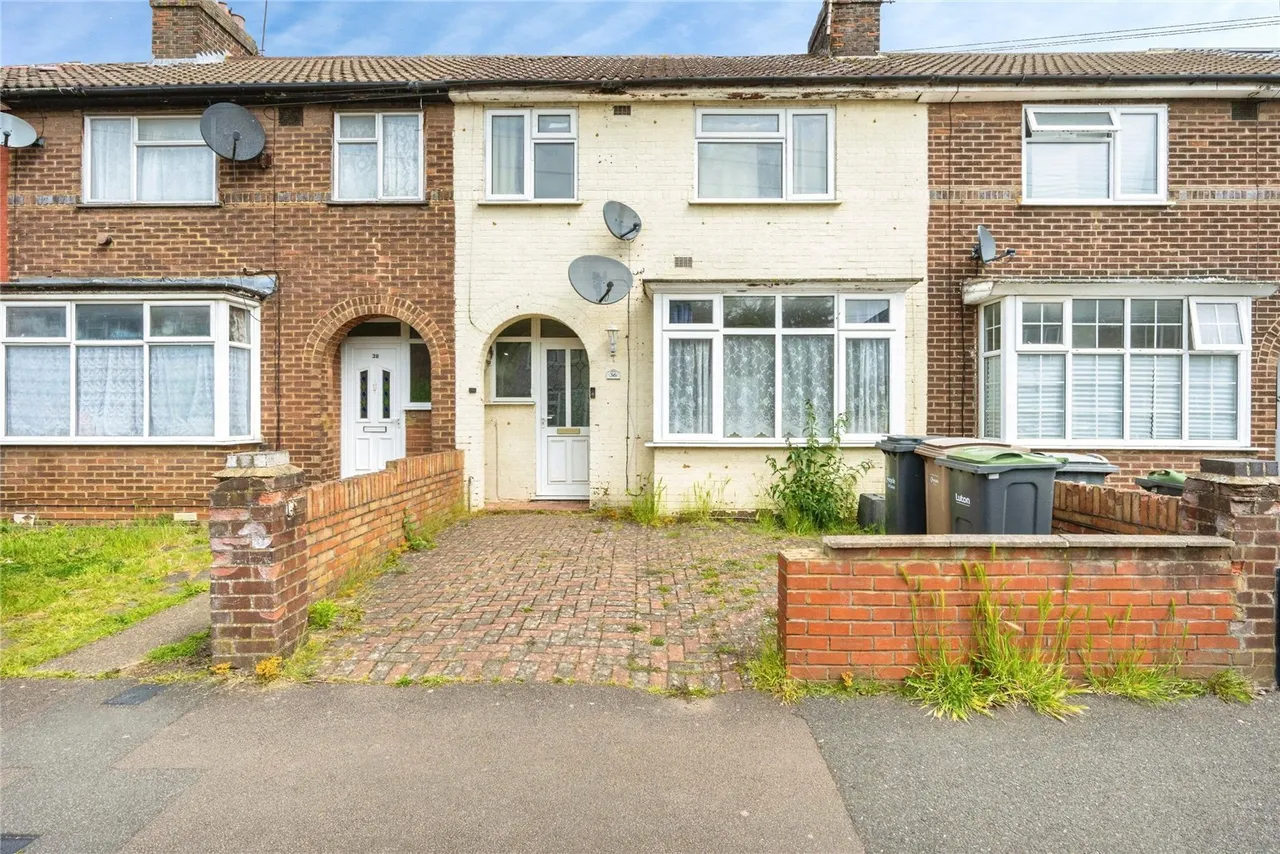 3 bed house for sale — Connaught Road, Luton, Bedfordshire, LU4