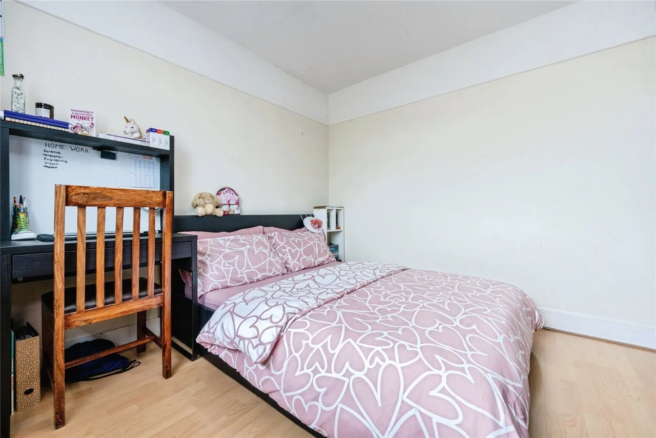 Connaught Road, Luton, Bedfordshire, LU4, photo 11