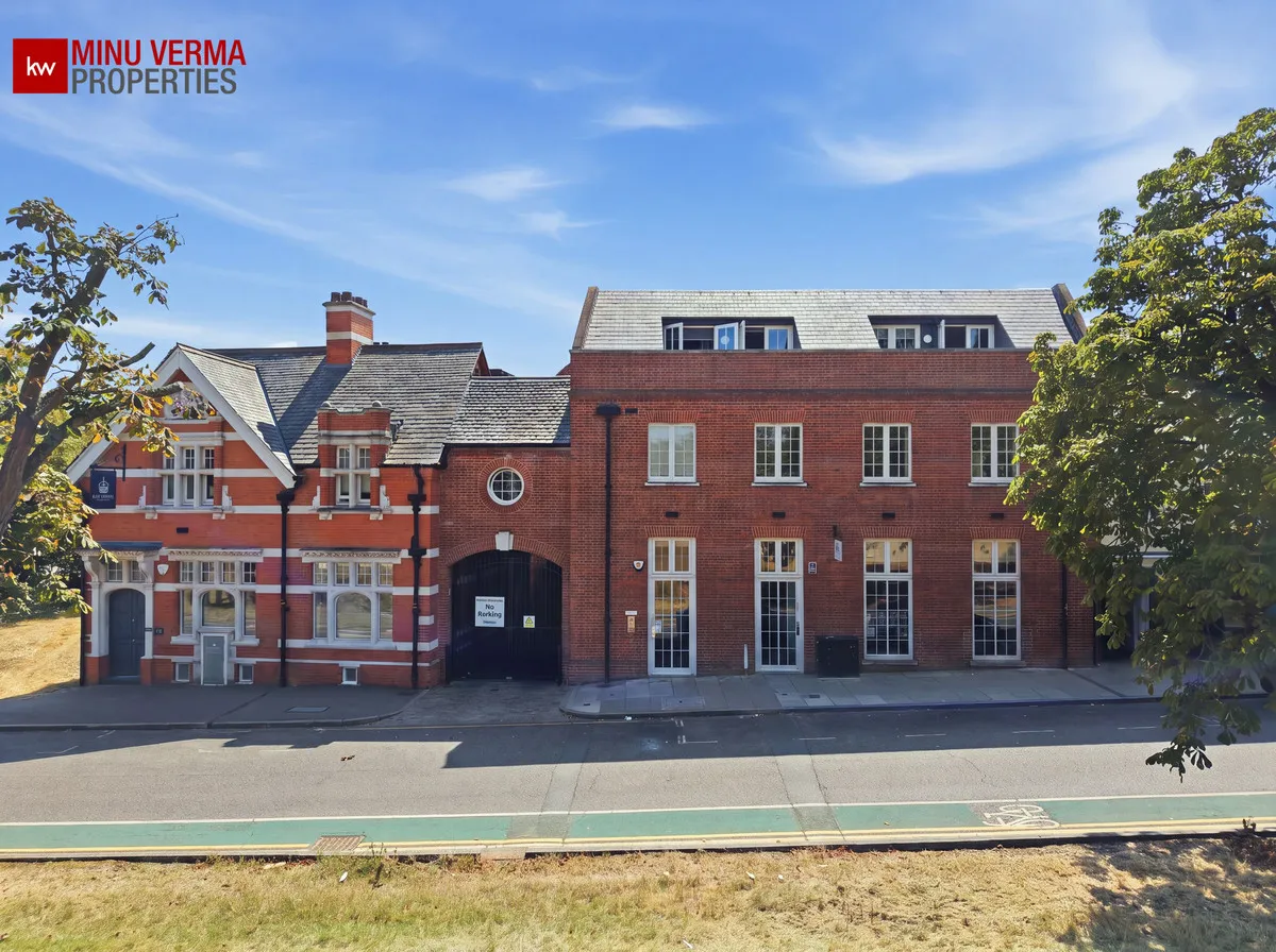 2 bed flat for sale, Johnston Road, Woodford Green, IG8