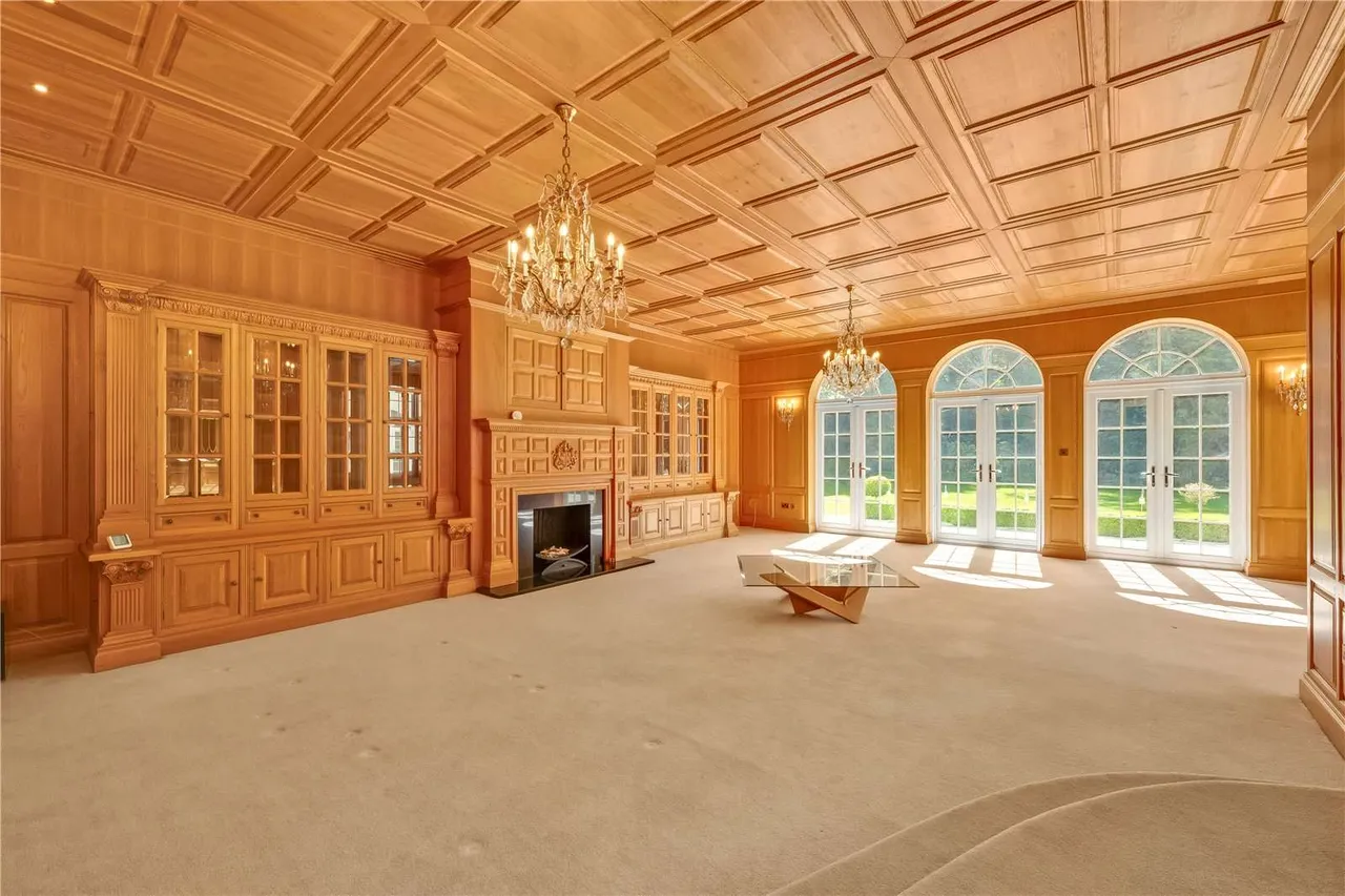 Golf Club Road, St. George's Hill, Weybridge, Surrey, KT13 0NJ, photo 4