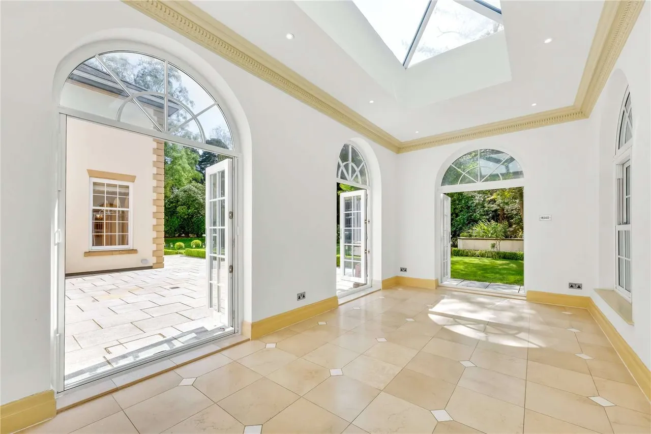 Golf Club Road, St. George's Hill, Weybridge, Surrey, KT13 0NJ, photo 5