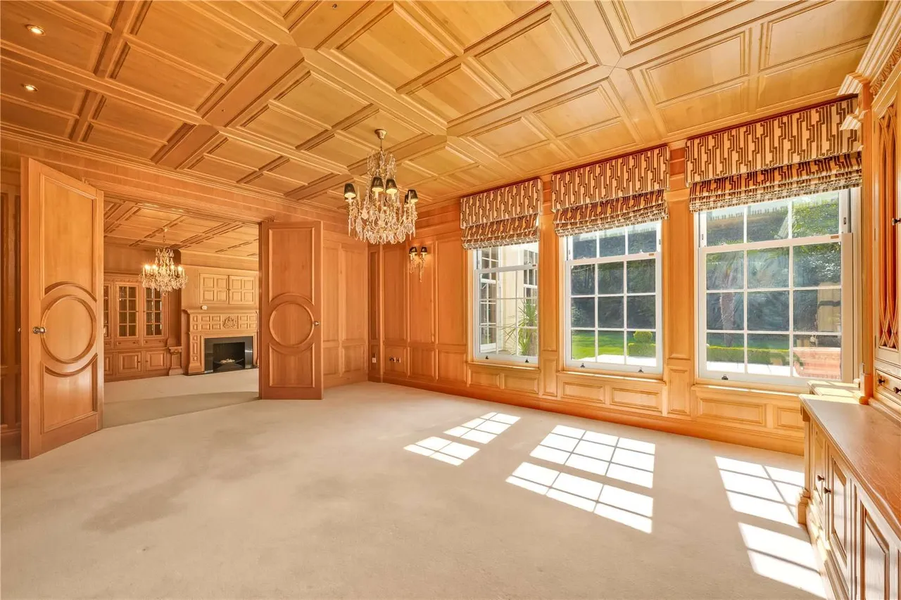 Golf Club Road, St. George's Hill, Weybridge, Surrey, KT13 0NJ, photo 9