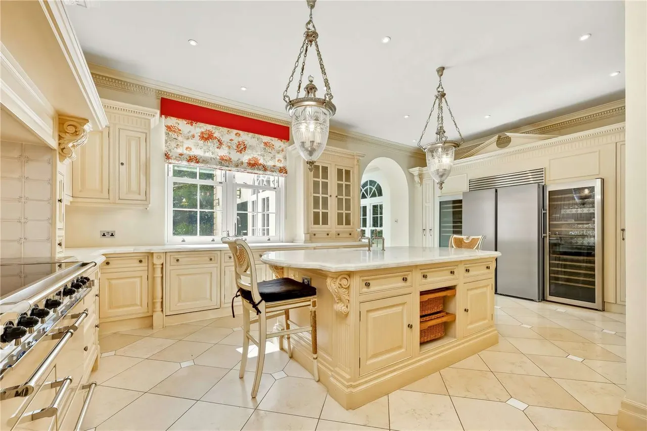 Golf Club Road, St. George's Hill, Weybridge, Surrey, KT13 0NJ, photo 10