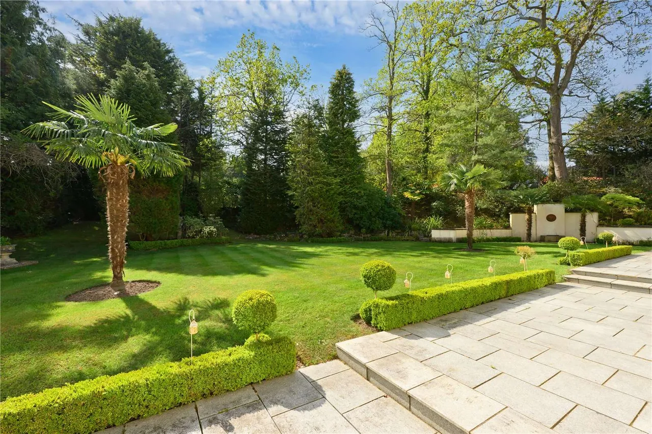 Golf Club Road, St. George's Hill, Weybridge, Surrey, KT13 0NJ, photo 7
