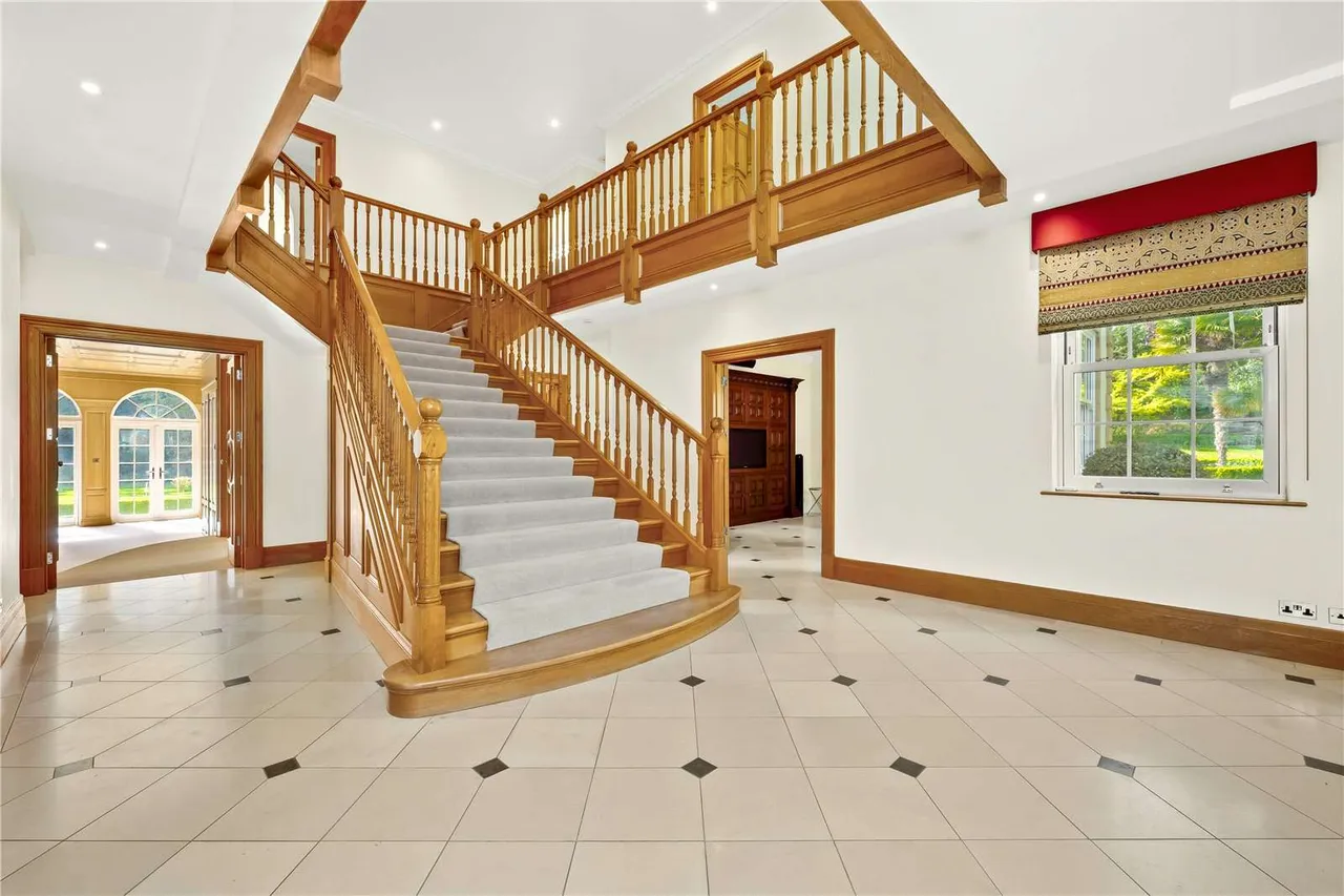 Golf Club Road, St. George's Hill, Weybridge, Surrey, KT13 0NJ, photo 11