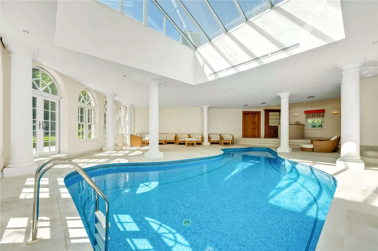 Golf Club Road, St. George's Hill, Weybridge, Surrey, KT13 0NJ, photo 3