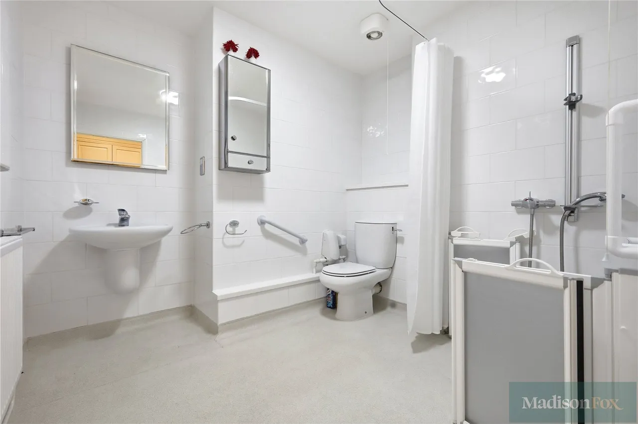 Manor Road, Chigwell, IG7, photo 17