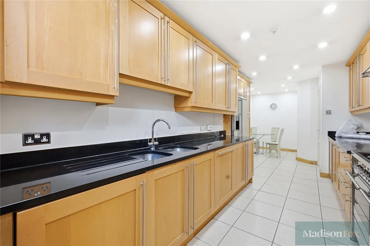 Manor Road, Chigwell, IG7, photo 10