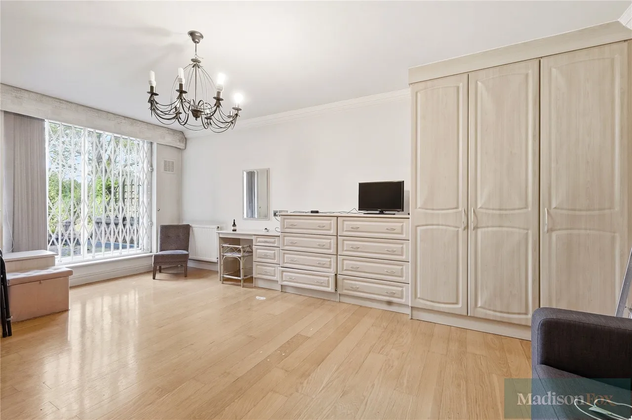 Manor Road, Chigwell, IG7, photo 15