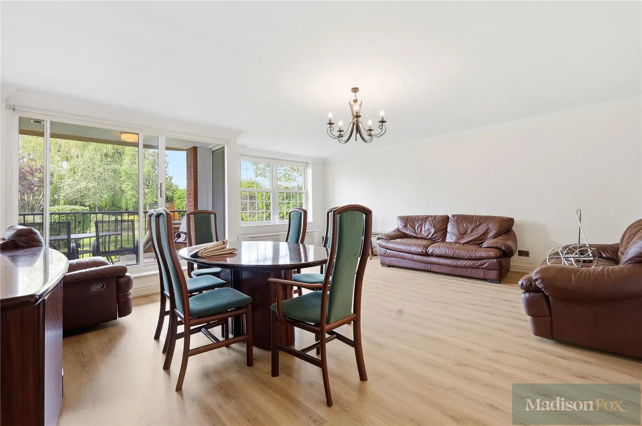 Manor Road, Chigwell, IG7, photo 3
