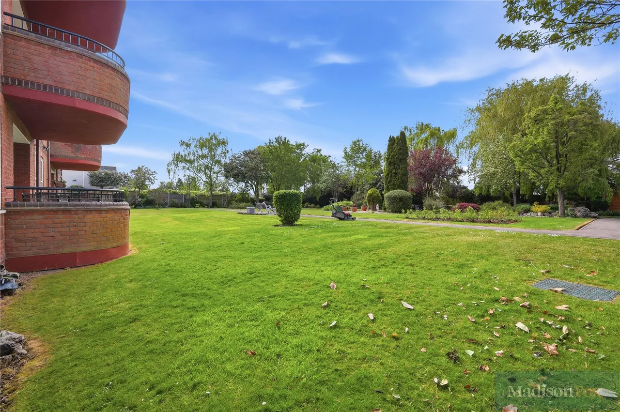 Manor Road, Chigwell, IG7, photo 22