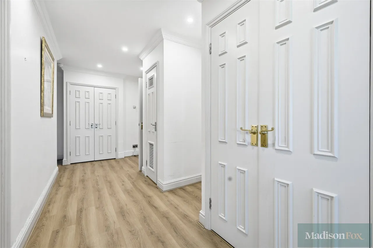 Manor Road, Chigwell, IG7, photo 2