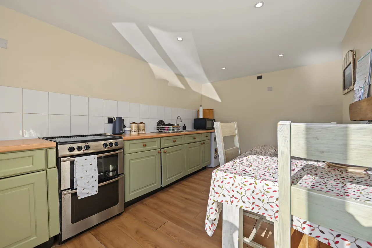 Main Street, Ashley, LE16, photo 10