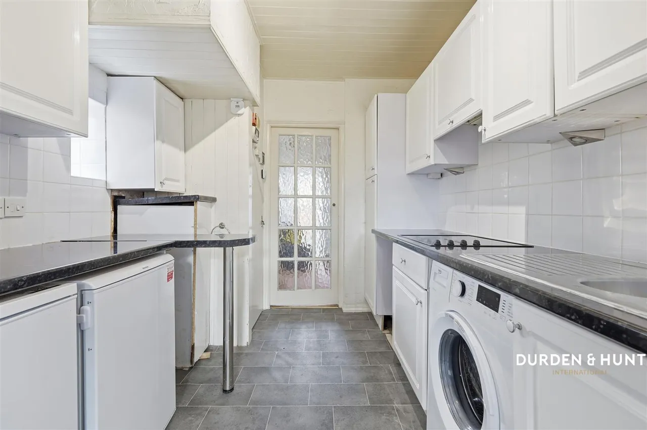 Stradbroke Grove, Ilford, IG5, photo 8