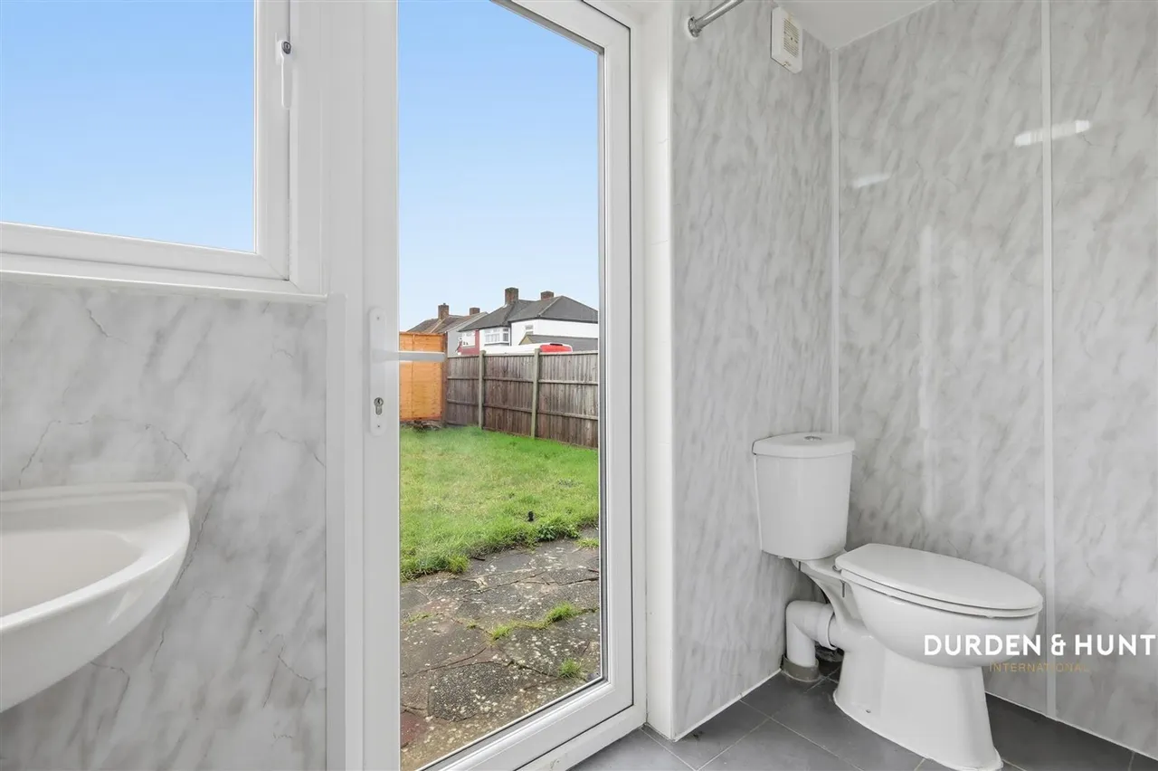 Stradbroke Grove, Ilford, IG5, photo 9