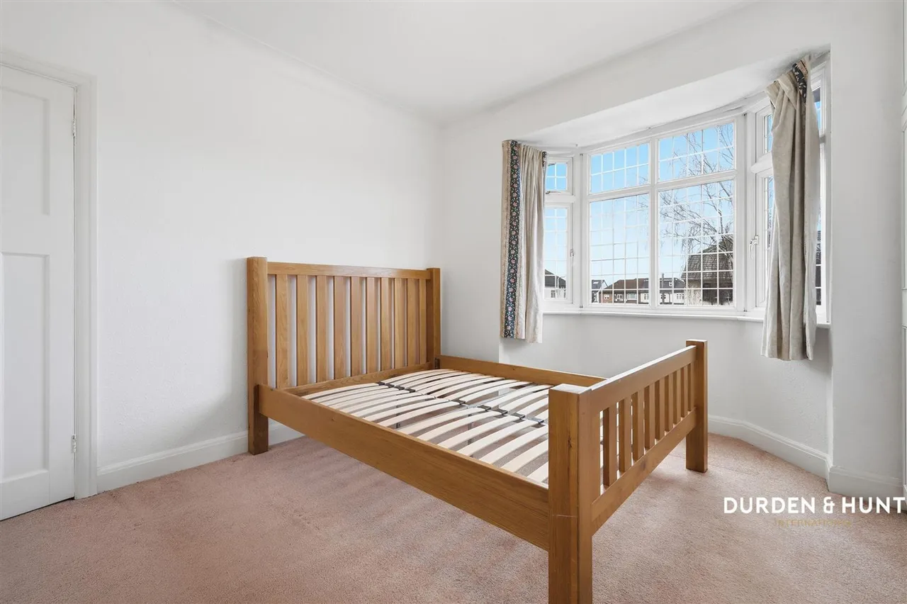 Stradbroke Grove, Ilford, IG5, photo 15