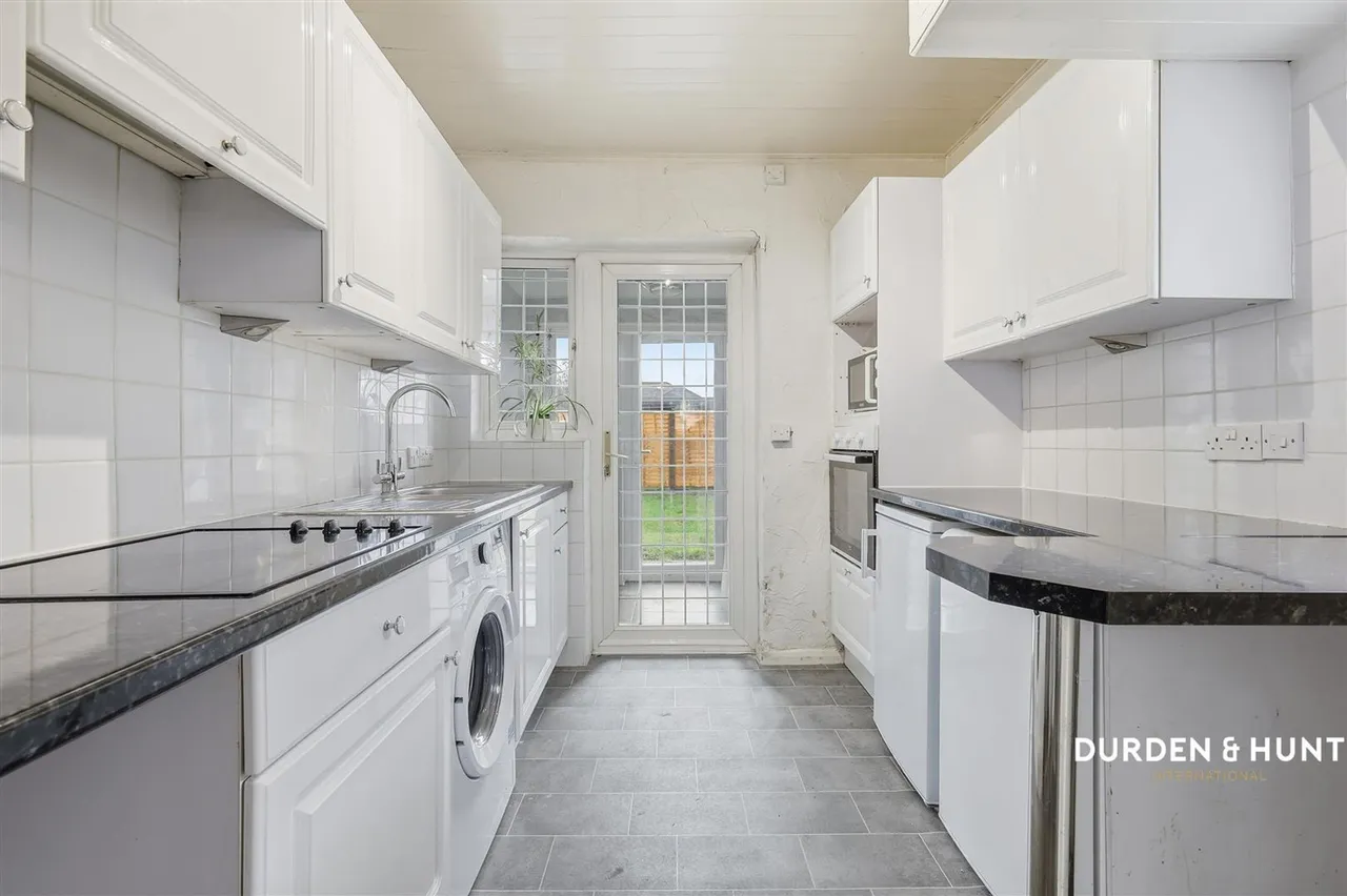 Stradbroke Grove, Ilford, IG5, photo 7