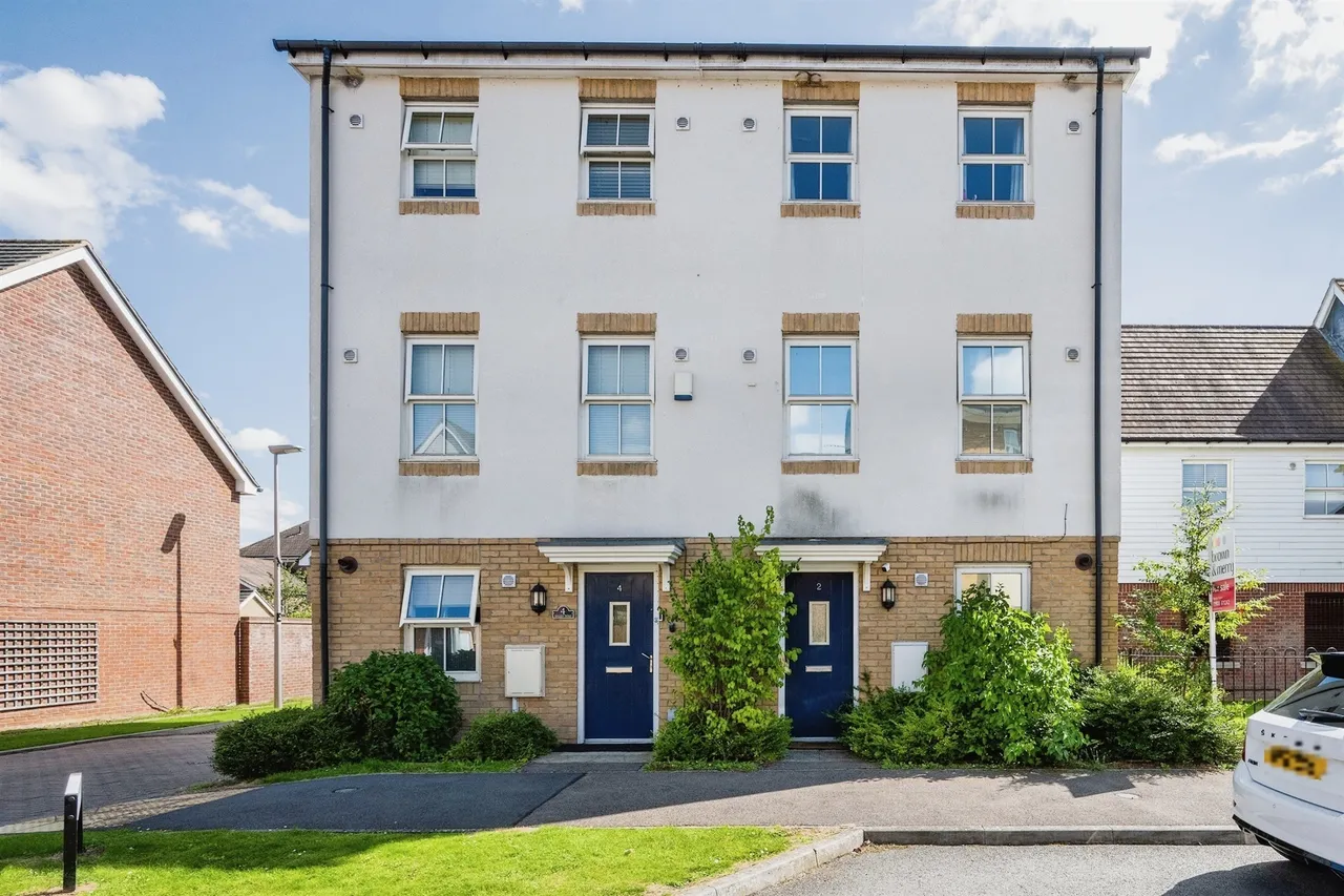 4 bed house for sale — Sheep Way, Redhouse Park, MILTON KEYNES