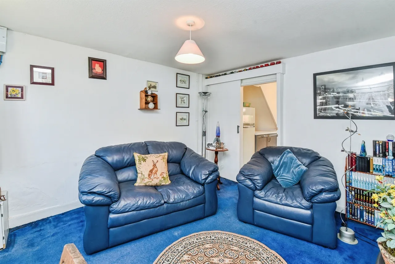 Commercial Road, Devizes, SN10, photo 5