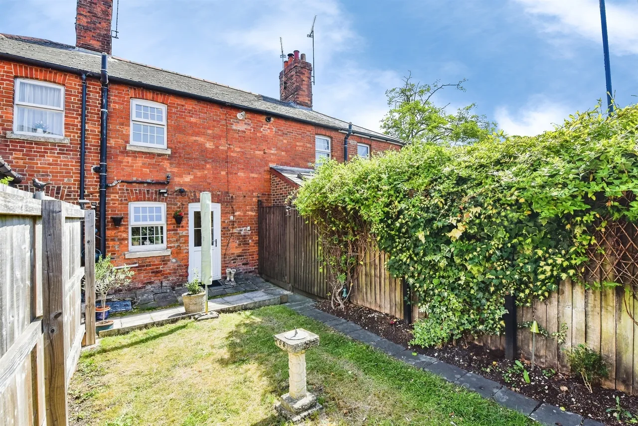 Commercial Road, Devizes, SN10, photo 11