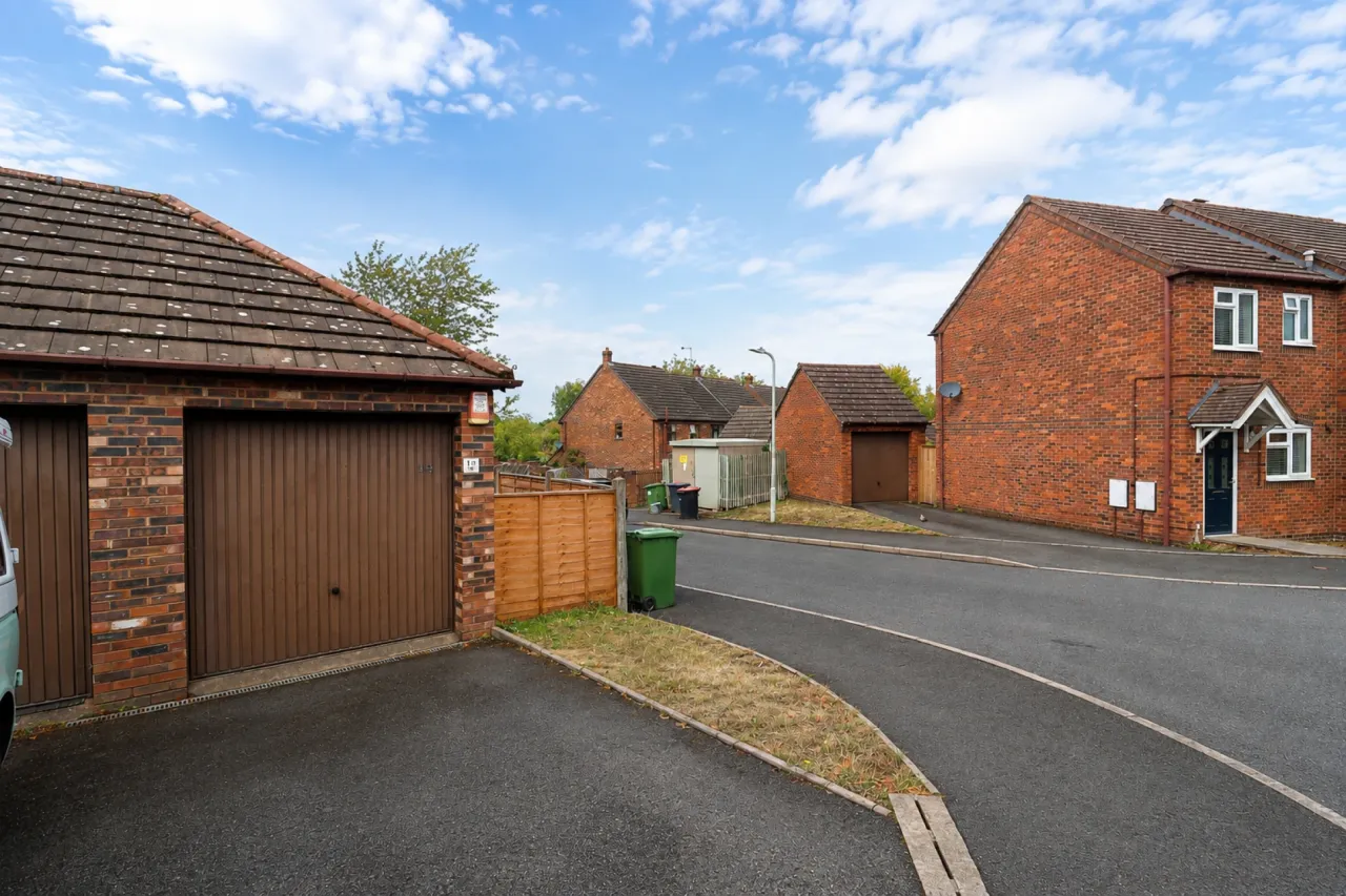 Reynolds Drive, Telford, photo 2