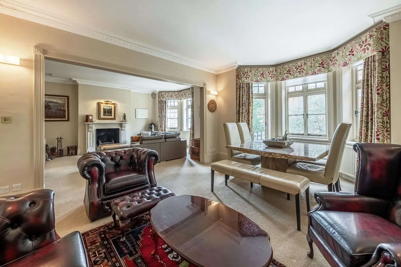 4 bed flat for sale, Abingdon Villas, London, W8