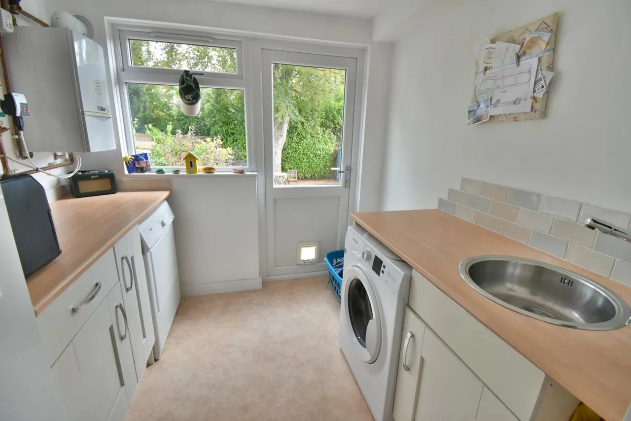 Ford Close, BH22, photo 9