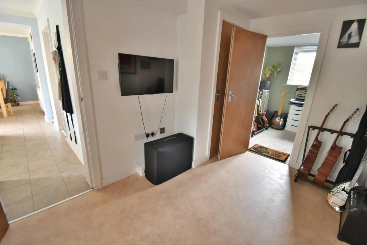 Ford Close, BH22, photo 10