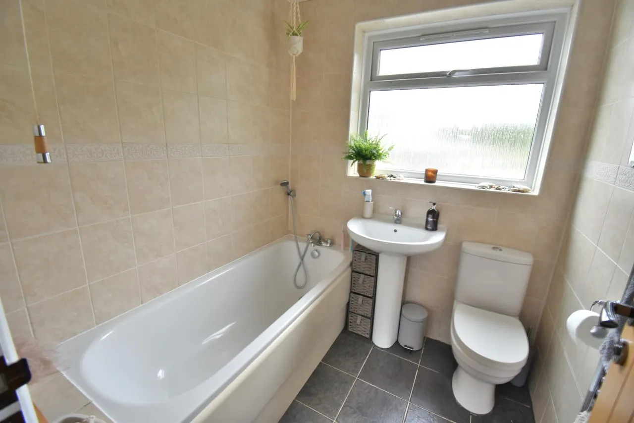 Ford Close, BH22, photo 20