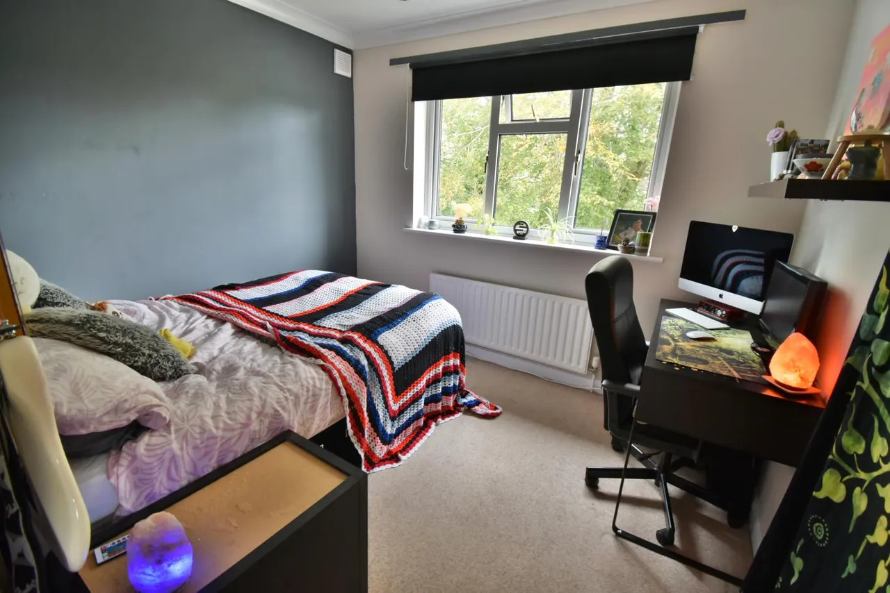 Ford Close, BH22, photo 18