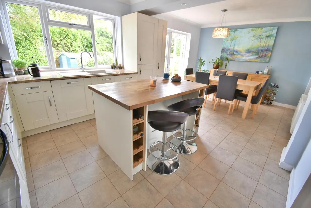 Ford Close, BH22, photo 3
