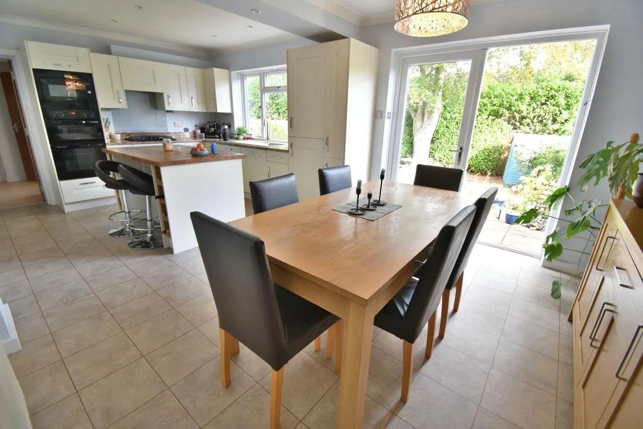 Ford Close, BH22, photo 4