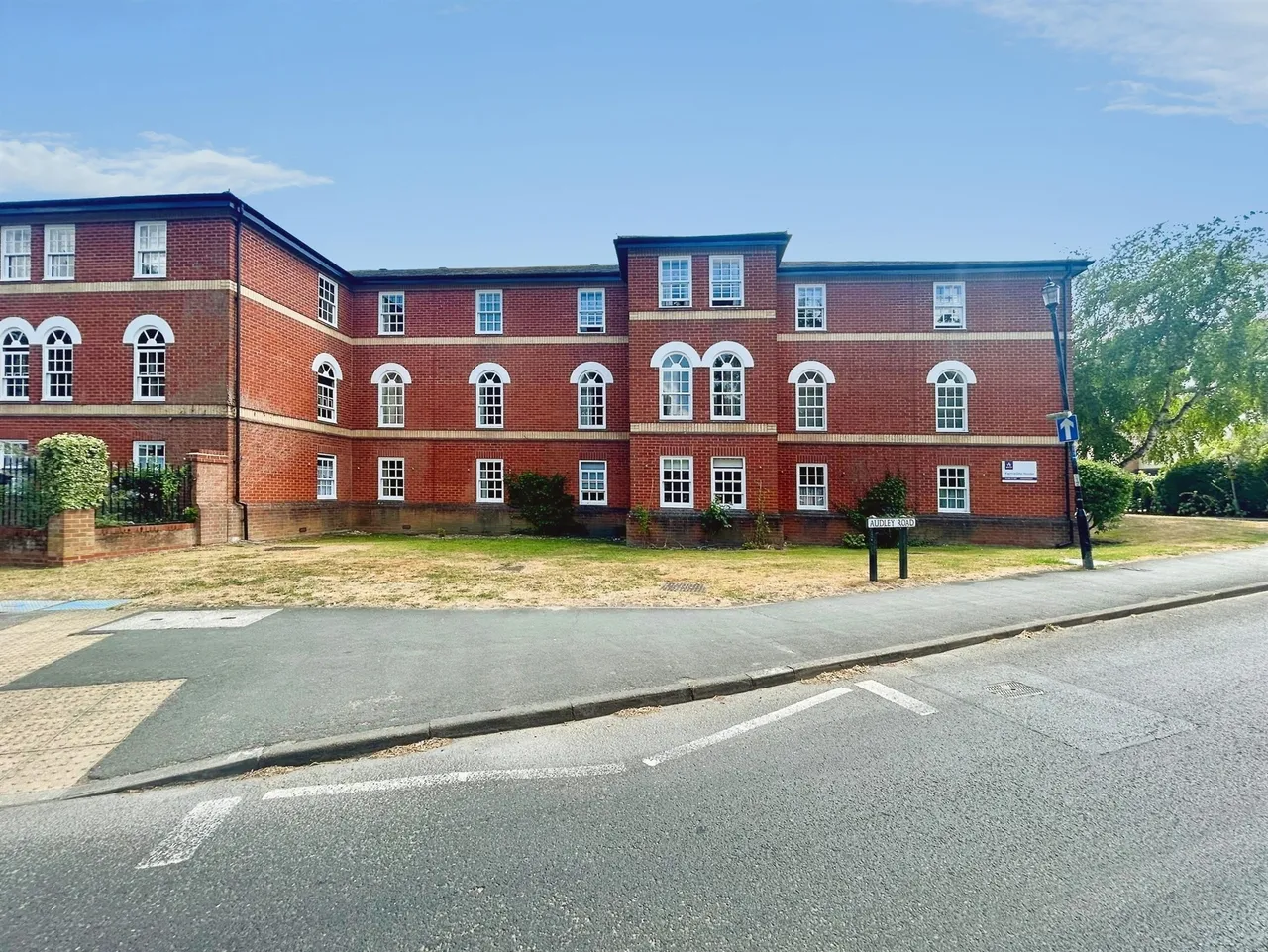 Farmadine House Saffron Walden, CB11, photo 12