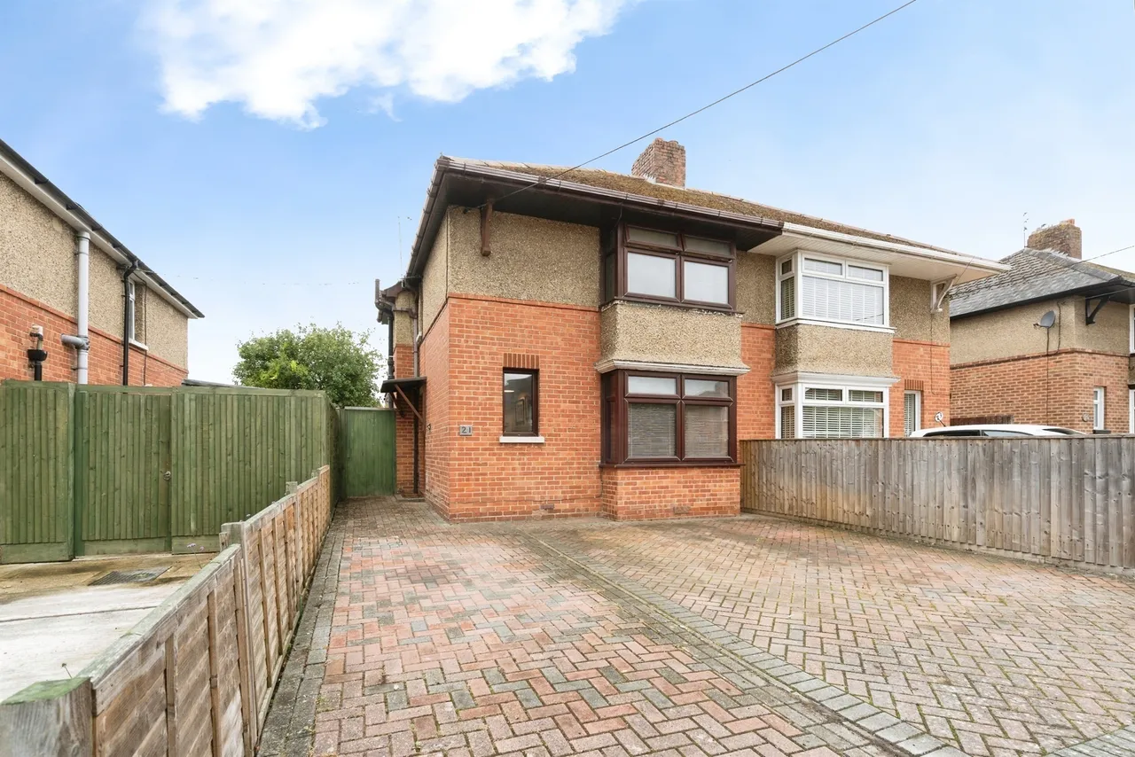 2 bed house for sale — Ferndale Road, Andover