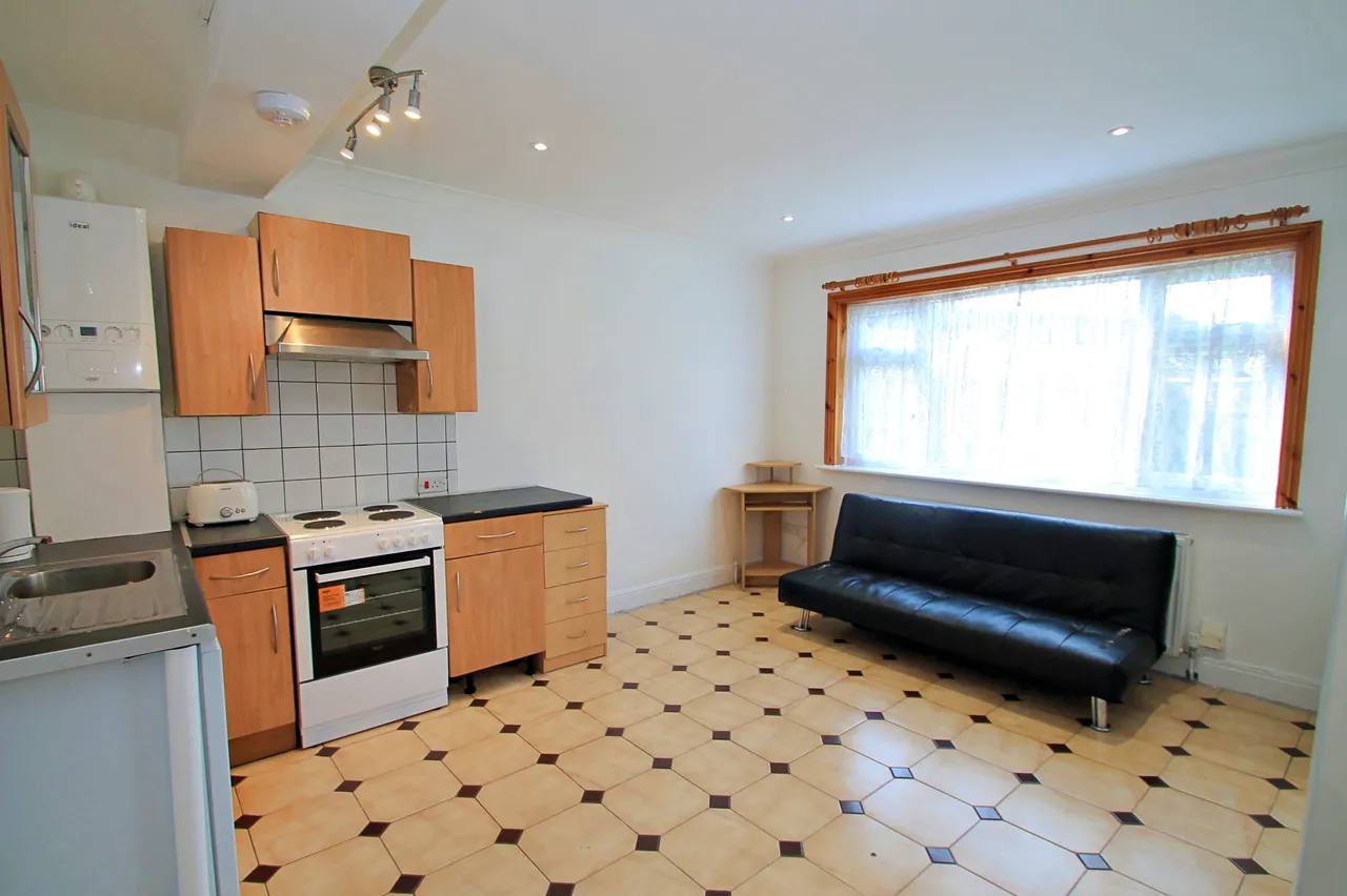 Carlyon Avenue, Harrow, HA2, photo 5