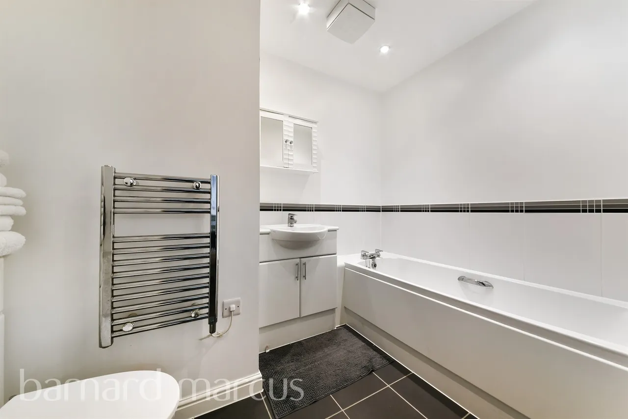 Wooldridge Close, Feltham, TW14, photo 5