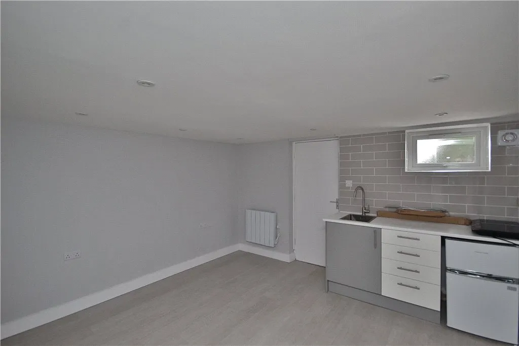 Denzil Road, Guildford, GU2, photo 7